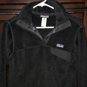 Black Patagonia pullover